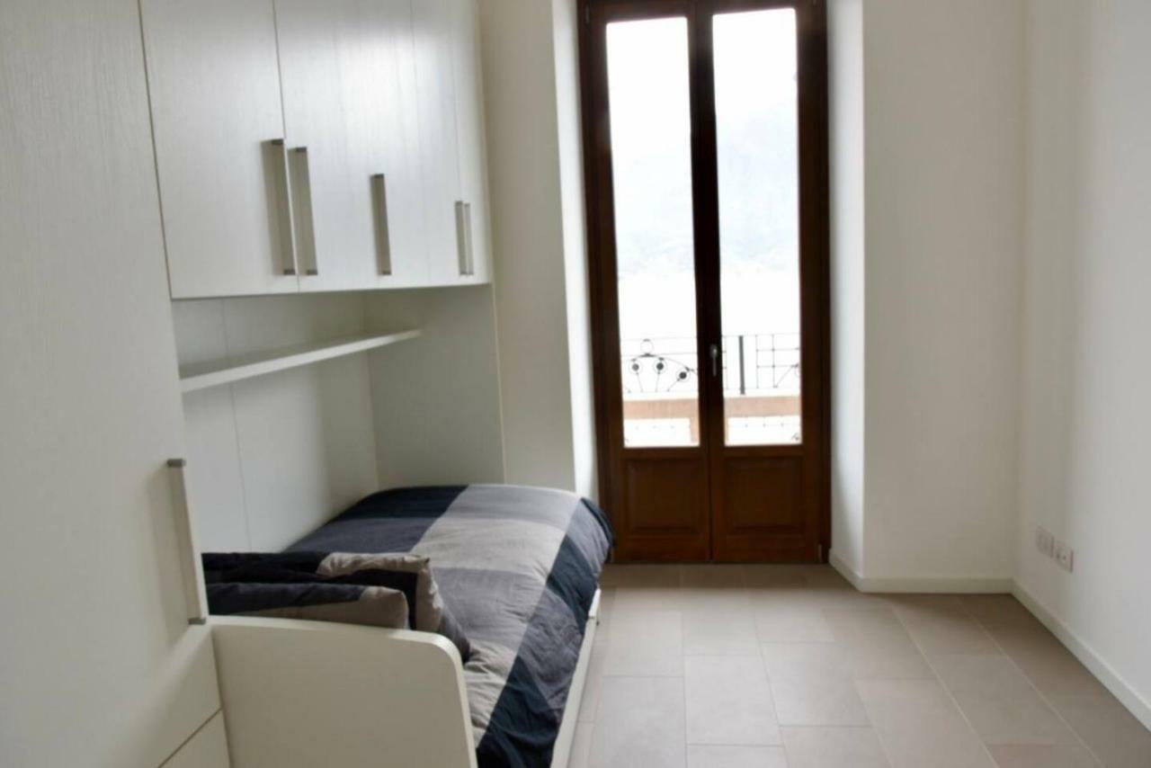 Stylish Lakefront House Lovere Eksteriør billede